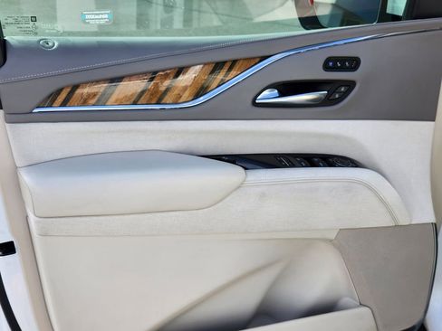 Used 2021 Cadillac Escalade Sport Platinum AWD/4WD image 6