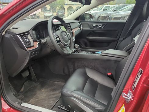 Used 2021 Volvo S60 T5 Momentum AWD/4WD image 10