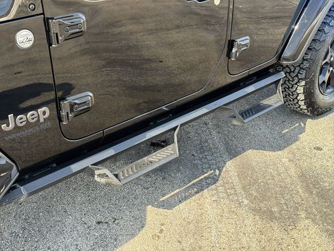 Used 2019 Jeep Wrangler Unlimited Sahara w/ Quick Order Package 24M Moab image 9