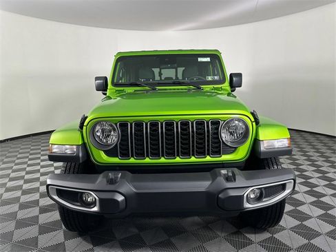 Certified 2025 Jeep Gladiator Sport image 13