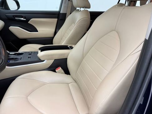 Used 2023 Toyota Highlander XLE FWD image 26