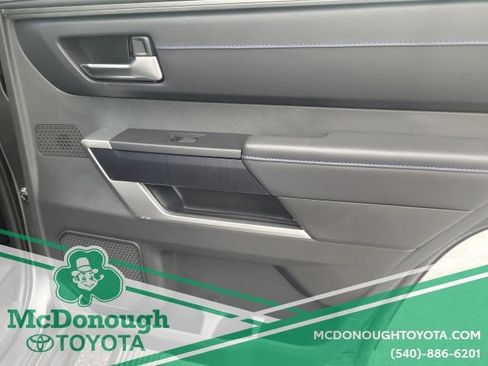 Used 2024 Toyota Sequoia Platinum AWD/4WD image 38