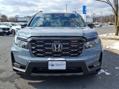 Used 2024 Honda Passport TrailSport image 2
