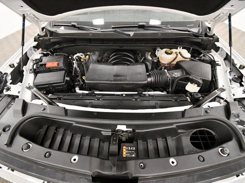 Used 2023 Chevrolet Suburban Premier image 12