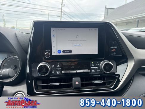 Used 2024 Toyota Highlander LE AWD/4WD image 31