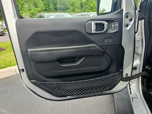 Used 2022 Jeep Gladiator Overland w/ Popular Equipment Package AWD/4WD image 22