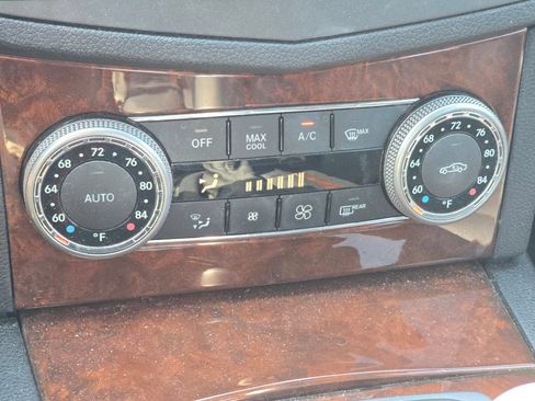 Used 2011 Mercedes-Benz C 300 4MATIC Sedan image 28