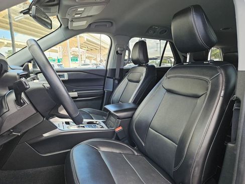 Used 2023 Ford Explorer Limited image 16
