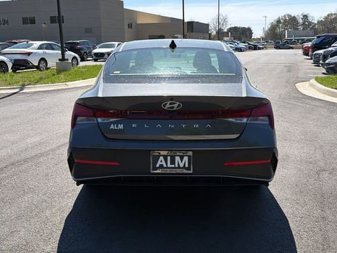 New 2026 Hyundai Elantra SE image 6