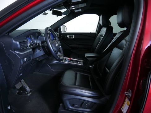 Certified 2020 Ford Explorer XLT w/ Equipment Group 202A AWD/4WD image 19