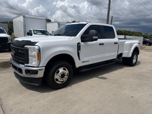 Used 2023 Ford F350 XL AWD/4WD image 3