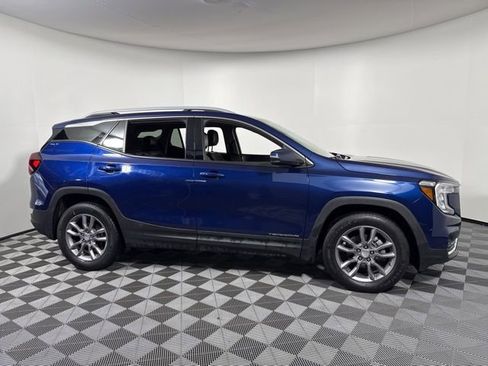 Used 2023 GMC Terrain SLT image 9