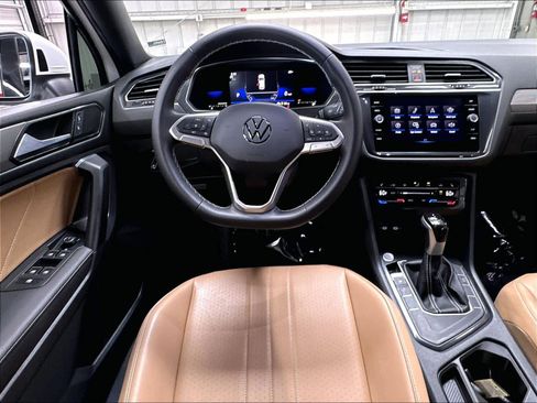 Used 2023 Volkswagen Tiguan SE FWD image 11