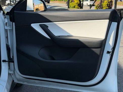 Used 2021 Tesla Model Y Long Range image 34