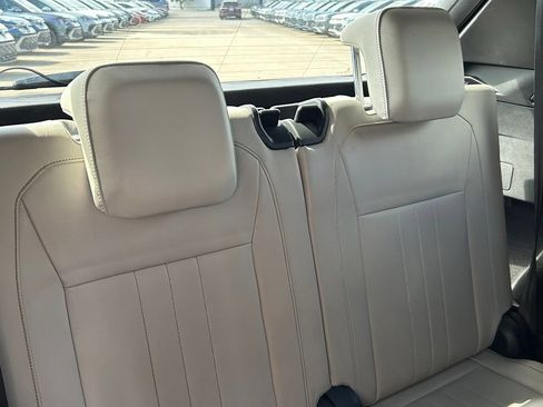 Certified 2022 Volkswagen Tiguan SE R-Line FWD image 30