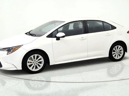 Used 2024 Toyota Corolla LE w/ LE Convenience Package FWD image 3