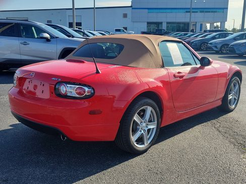 Used 2006 MAZDA MX-5 Miata Touring w/ Appearance Pkg image 6