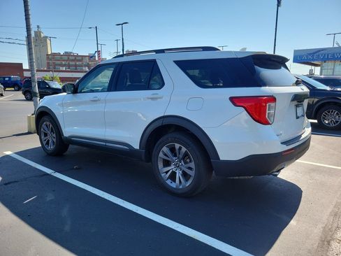 Used 2022 Ford Explorer XLT w/ Equipment Group 202A AWD/4WD image 4