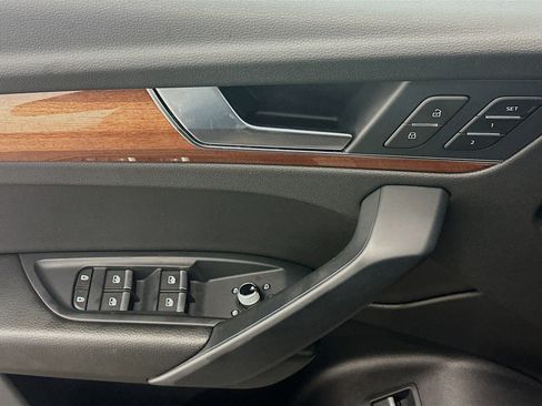 Used 2022 Audi Q5 2.0T Premium w/ Convenience Package image 15