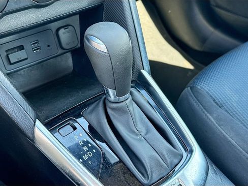 Used 2019 Toyota Yaris L image 16