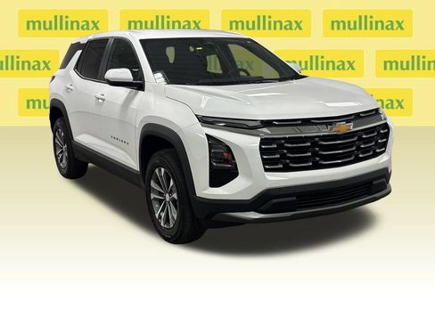 Used 2026 Chevrolet Equinox LT FWD image 2