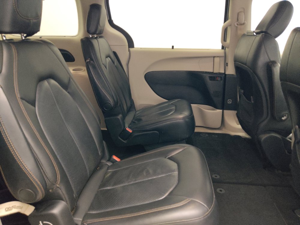 Used 2020 Chrysler Pacifica Touring-L FWD image 21