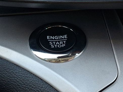 Used 2023 Ford Explorer XLT image 24