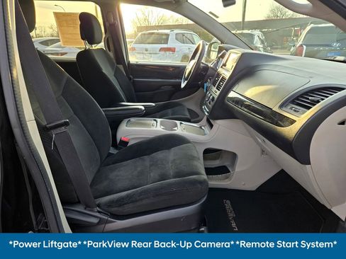 Used 2016 Dodge Grand Caravan SXT w/ UConnect Hands-Free Group image 8