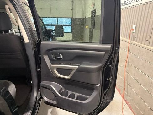 Used 2020 Nissan Titan SV w/ SV Convenience Package AWD/4WD image 12