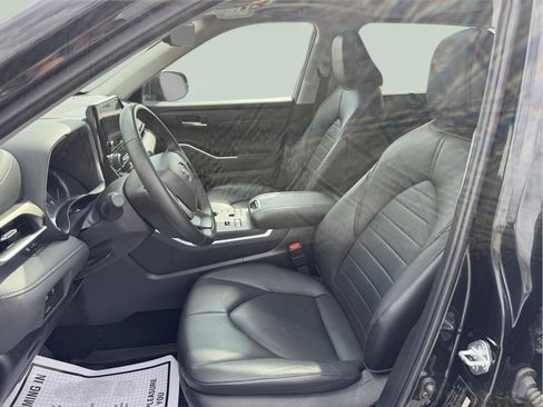 Used 2023 Toyota Highlander XLE AWD/4WD image 15