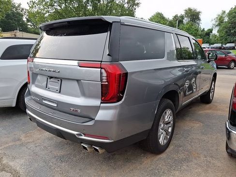 Used 2025 GMC Yukon XL Denali AWD/4WD image 6