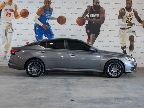 Used 2022 Nissan Altima 2.5 SV image 17