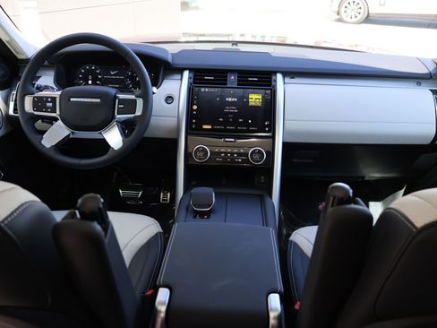Used 2026 Land Rover Discovery Limited Edition AWD/4WD image 30