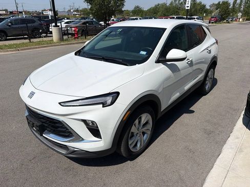 Used 2025 Buick Encore GX Preferred FWD image 3