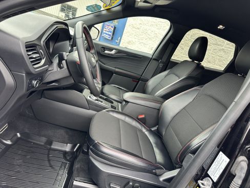 Certified 2024 Ford Escape ST-Line w/ Tech Pack #1 AWD/4WD image 9