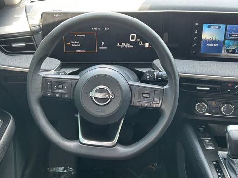 Used 2025 Nissan Kicks SV w/ Charging Package FWD image 34