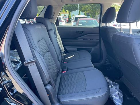 New 2025 Nissan Pathfinder SV w/ Black Appearance Package image 15