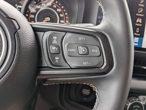 Used 2025 Jeep Wrangler Unlimited Rubicon w/ Convenience Group AWD/4WD image 26