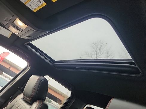 Used 2023 Nissan Frontier PRO-4X image 14