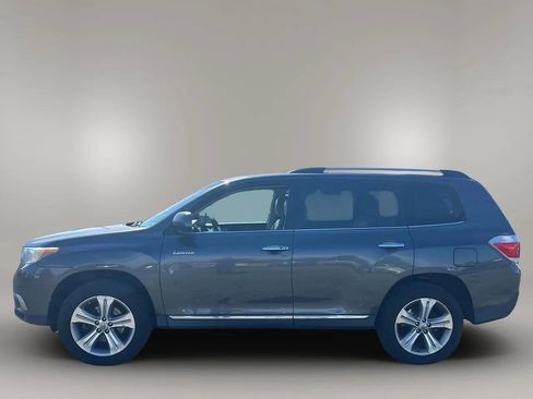 Used 2012 Toyota Highlander Limited w/ Tow Pkg AWD/4WD image 4
