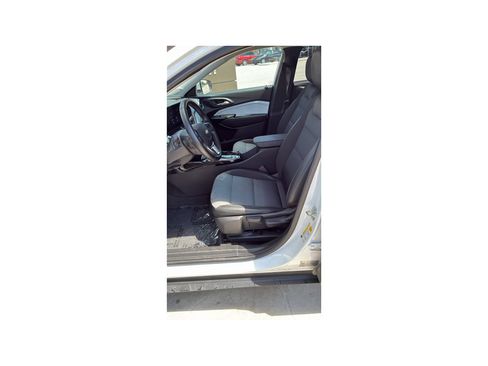 Used 2025 Chevrolet Trax LT w/ LT Convenience Package FWD image 13