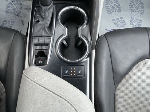 Certified 2020 Toyota Camry XLE w/ Four Season Floor Mat Package FWD image 23