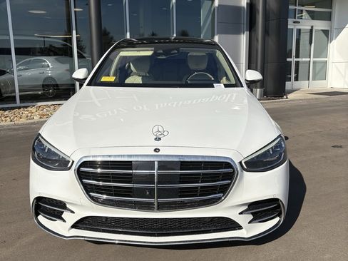 Used 2025 Mercedes-Benz S 580 4MATIC Sedan image 2