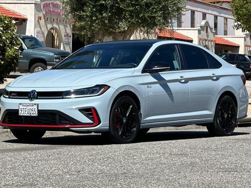 Used 2025 Volkswagen Jetta GLI Autobahn FWD image 8