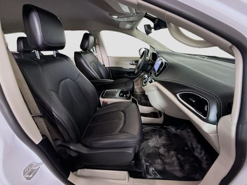 Used 2024 Chrysler Pacifica Limited FWD image 27