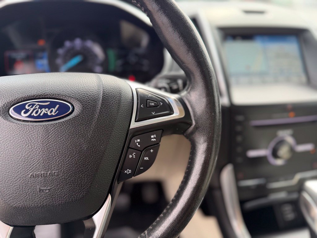 Used 2016 Ford Edge Titanium w/ Technology Package AWD/4WD image 24