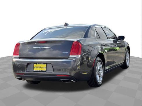 Used 2023 Chrysler 300 Touring image 4