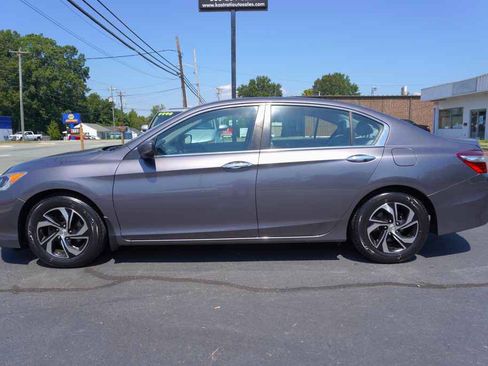 Used 2017 Honda Accord LX image 2