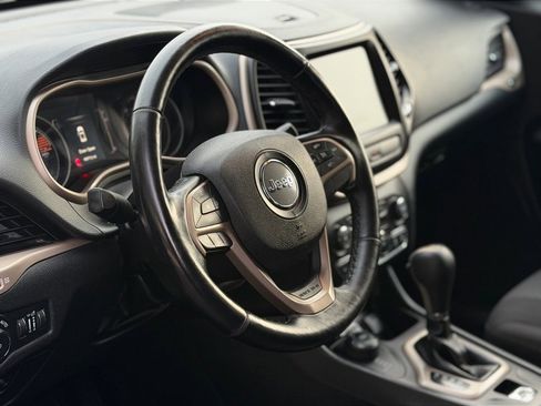 Used 2016 Jeep Cherokee Latitude w/ Cold Weather Group image 5