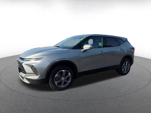 Used 2025 Chevrolet Blazer LT FWD image 8